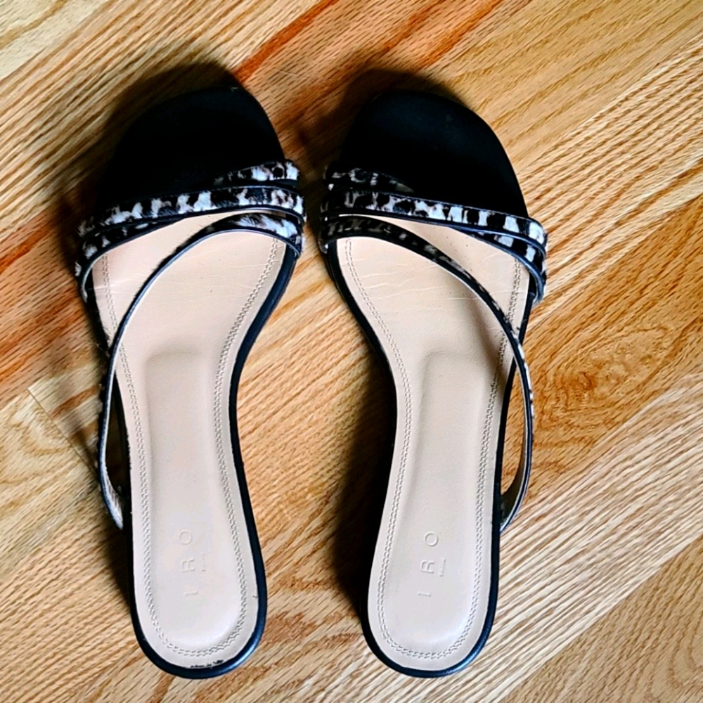Iro sandals